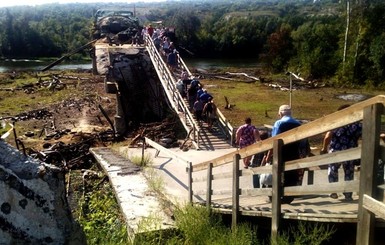 Зеленский про досрочно построенный мост в Станице Луганской: 