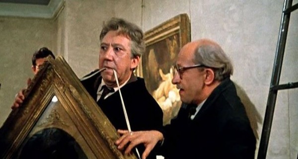 Очки Кравчука и картина Айвазовского: что крадут из украинских музеев