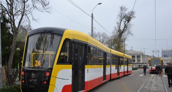 По Одессе начал курсировать самый длинный трамвай Украины