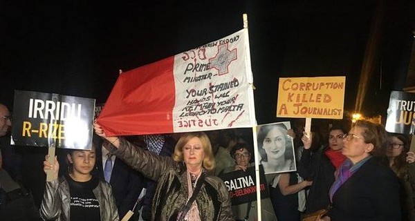 Протестующие на Мальте требуют отставки правительства из-за убийства журналистки