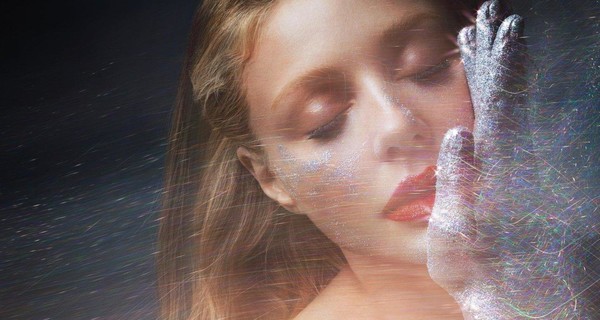 Тина Кароль сделала тату в честь нового клипа