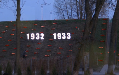 Украинцы почтили минутой молчания память жертв Голодоморов