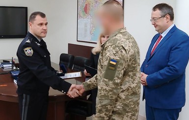 В МВД наградили военного, спасшего собаку от чиновника-живодера