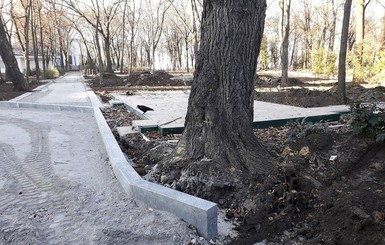 В Харькове бетонируют парк, на территории которого могилы известных писателей