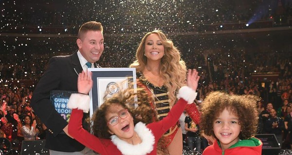 Рождественская песня Мэрайи Кэри трижды побила рекорды Гиннесса