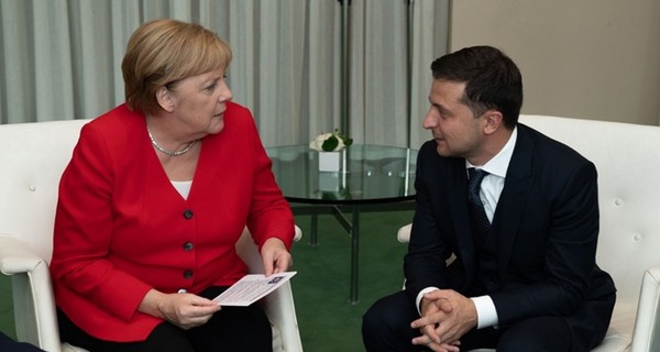Зеленский с Меркель по телефону обсудили саммит 