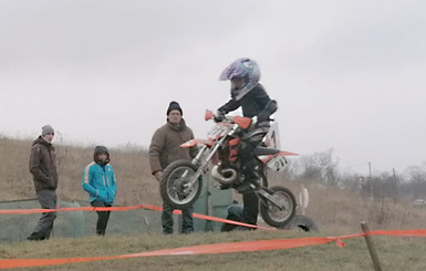Шестилетний мальчик на Ровенщине выиграл соревнования по мотокроссу