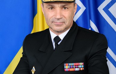 Макрон наградил командующего ВМС Украины французским орденом