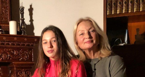 Волочкова поздравила маму с днем рождения, показав ее фото разных лет