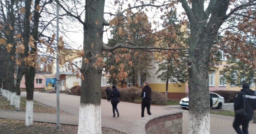 На Киевщине поссорились подростки: у 15 школьников ожоги глаз