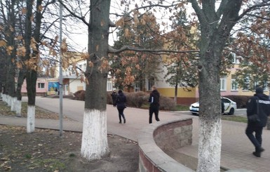 На Киевщине поссорились подростки: у 15 школьников ожоги глаз