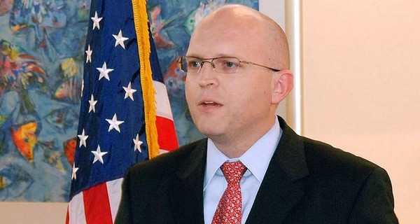 В Украину с официальным визитом прилетел американский посол Рикер