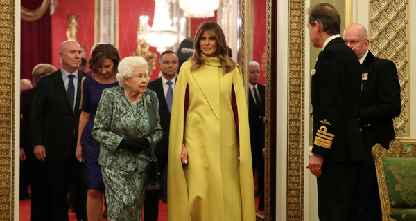 Мелания в Valentino, а Меркель - в брюках: в чем гости пришли на прием к Елизавете II 