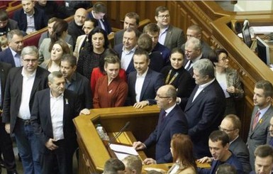 Порошенко, Вакарчук и Тимошенко призвали всех выходить на Майдан