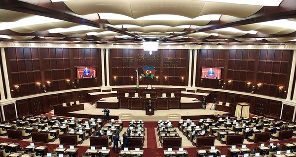 В Азербайджане президент распустил парламент
