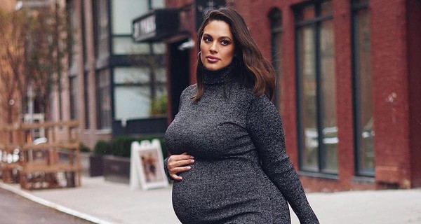 Беременная Эшли Грэм поделилась с поклонниками своим бьюти-секретом