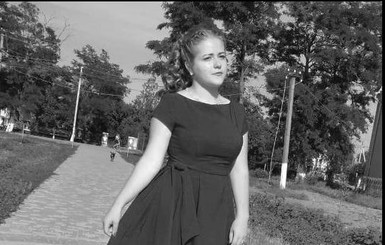 С погибшей на пожаре в Одессе Ксенией Бабенко простились во дворе ее родной школы
