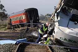 В Италии пассажирский поезд врезался в локомотив 