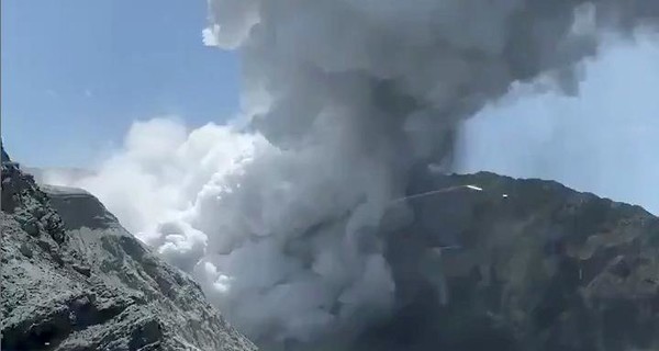 Извержение вулкана в Новой Зеландии: уже известно о 5 погибших