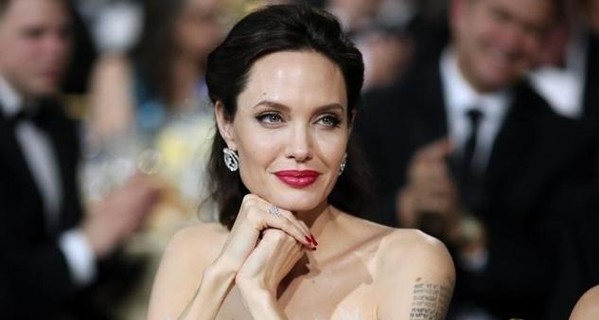 Анджелина Джоли обнаружила свой портрет на теле поклонника
