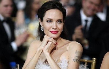 Анджелина Джоли обнаружила свой портрет на теле поклонника