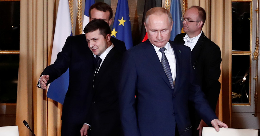 Зеленский и Путин пожали друг другу руки, но этого никто не видел