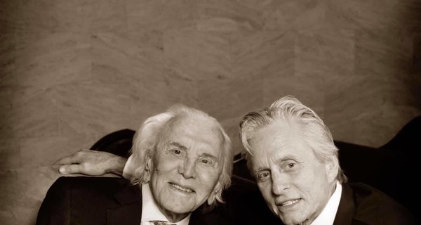 Майкл Дуглас поздравил 103-летнего отца с днем рождения