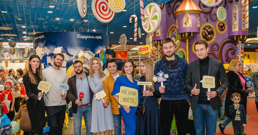 В пяти городах Украины открылись Карусели мечтаний