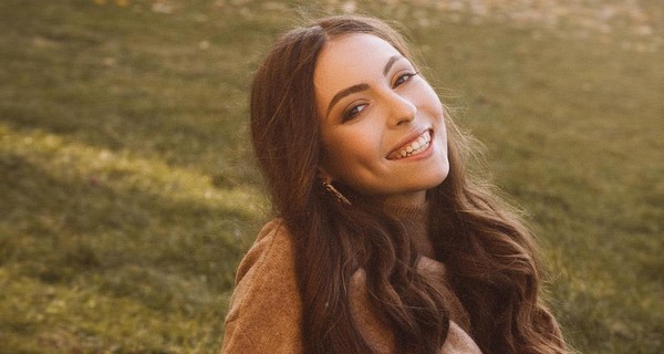 Полякова рассказала, сколько ее дочь зарабатывает на Инстаграме 