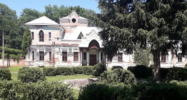 В Винницкой области селяне за свой счет ремонтируют графский дворец