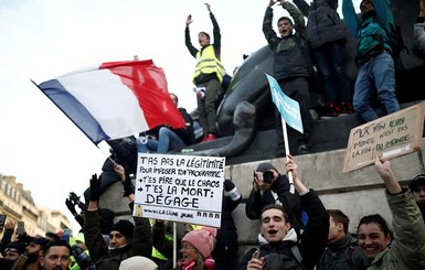 Во Франции транспортный коллапс: продолжаются забастовки против пенсионной реформы