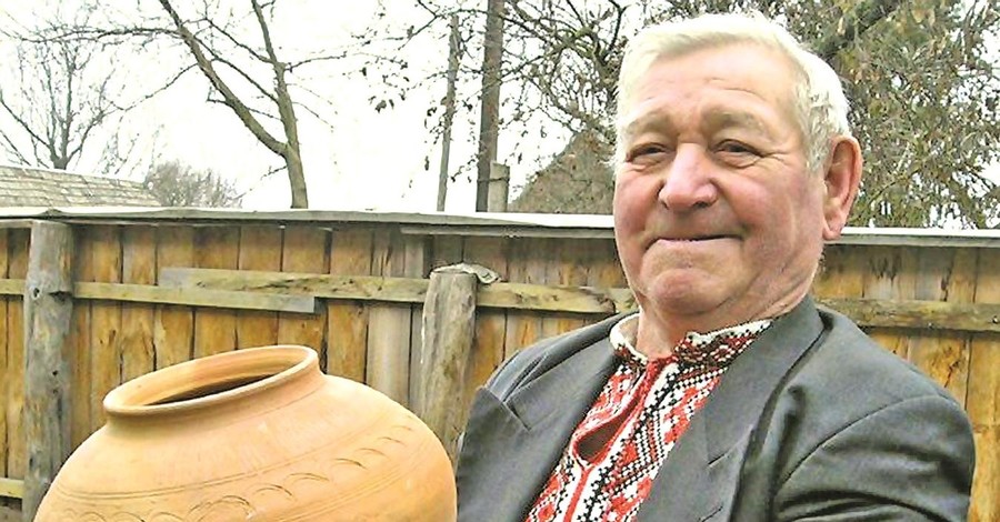 Гончар с Черниговщины в 94 года лепит горшки и проводит мастер-классы