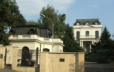 Чехия выслала четырех иностранцев из домов дипломатов РФ