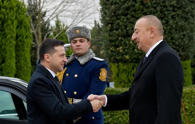 Зеленский приехал к президенту Азербайджана на черном лимузине