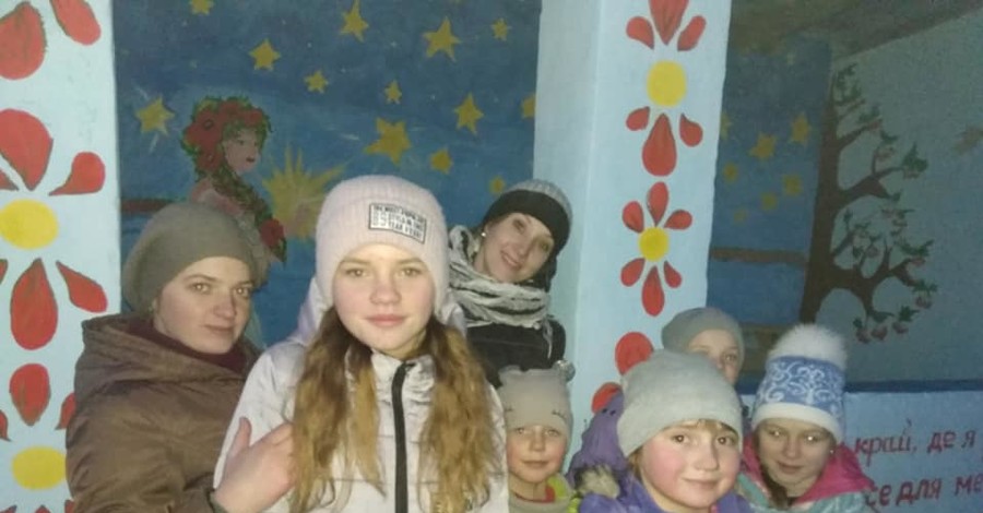 На Житомирщине дети разрисовали остановку, чтобы сделать ее украшением села