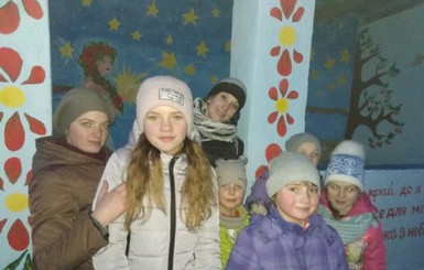 На Житомирщине дети разрисовали остановку, чтобы сделать ее украшением села