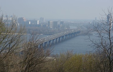 Киевавтодор сообщил об аварийном проседании покрытия на мосту Патона