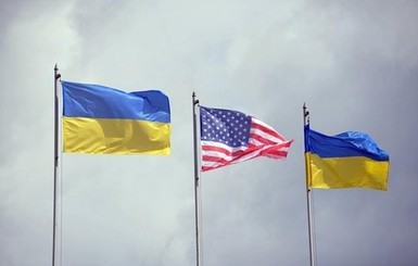 В США одобрили оборонный бюджет с военной помощью Украине