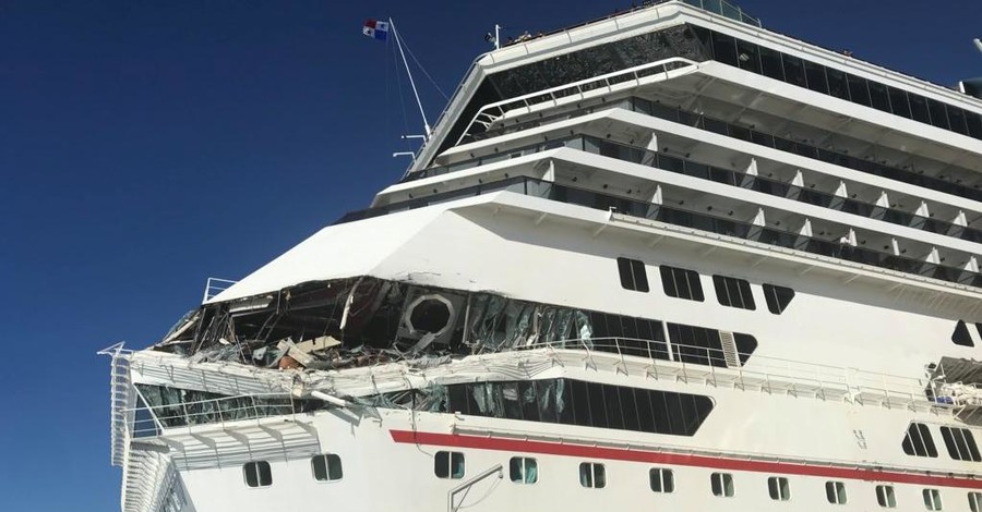 В Мексике столкнулись два круизных лайнера, пострадали 6 человек