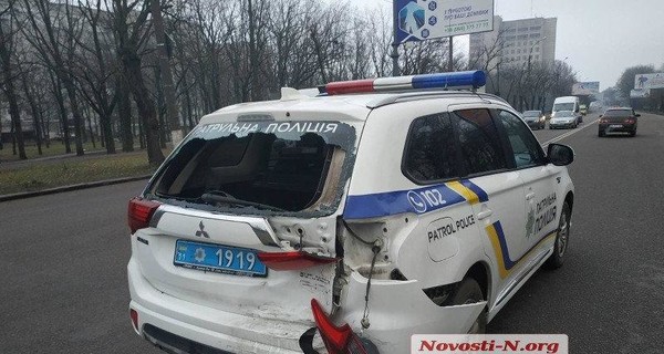 В Николаеве иномарка протаранила полицейскую машину