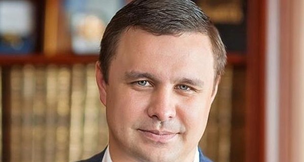 Арестовали 6 элитных машин экс-депутата Максима Микитася