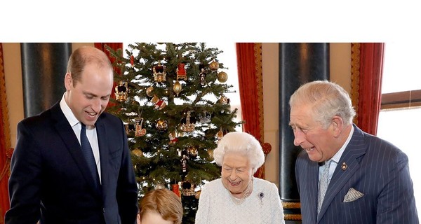 Принц Джордж вместе с прабабушкой Елизаветой II готовил пудинги