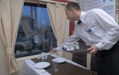 Россия отправила в Крым первый пассажирский поезд