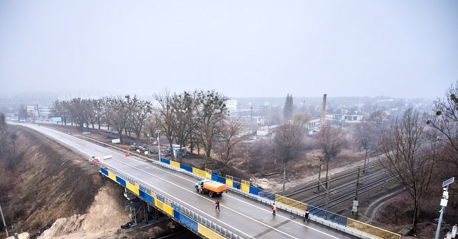 В Харьковской области пустили движение по обвалившемуся летом путепроводу
