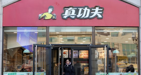 Дочь Брюса Ли судится с китайским фастфудом из-за логотипа с отцом