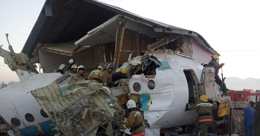 Пассажир разбившегося в Казахстане лайнера: Все было как в кино - вопли, крики, плач людей
