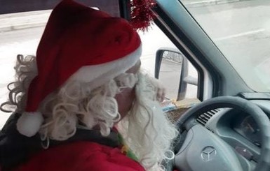 За рулем маршрутки в Днепре ездит Санта-Клаус