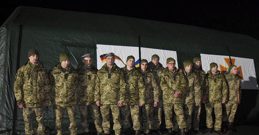 Освобожденные в рамках обмена пленными 12 украинских военнослужащих пройдут медосмотр