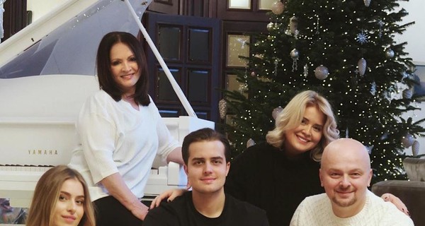 Семья Софии Ротару показала новогоднее фото