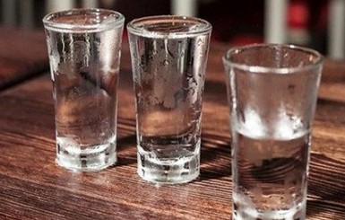 В Ровно полицейские изъяли более 24 тысяч бутылок алкоголя-фальсификата
